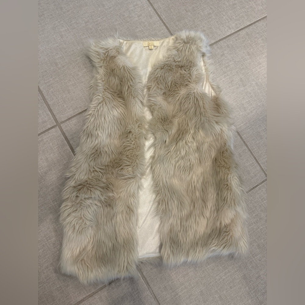 Faux fur vest size small cream EUC